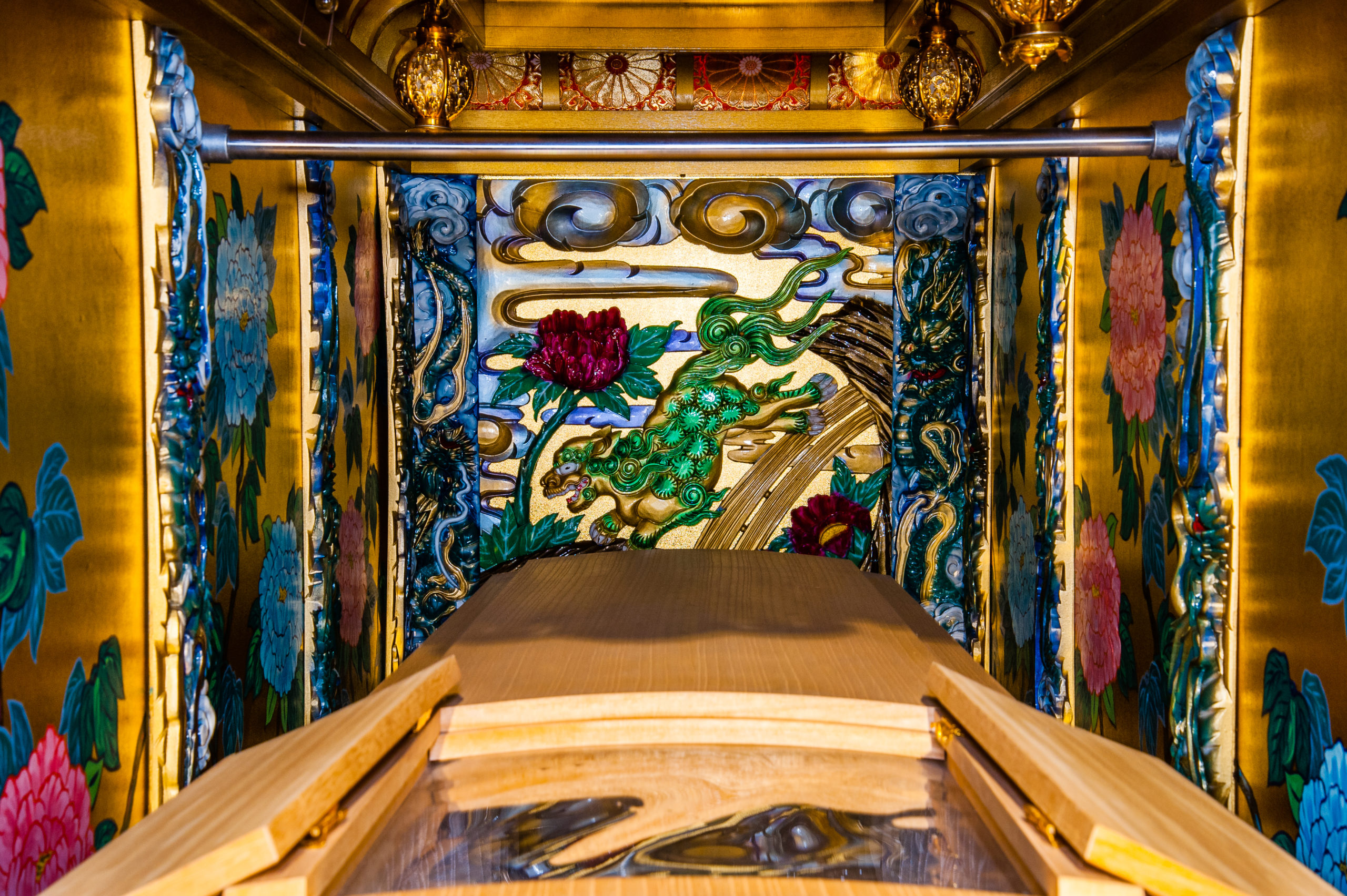 © Funeral Museum _ Japanese Casket WONDERLUST