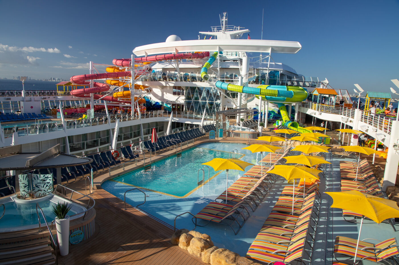 Pool deck of the Oasis of the Seas