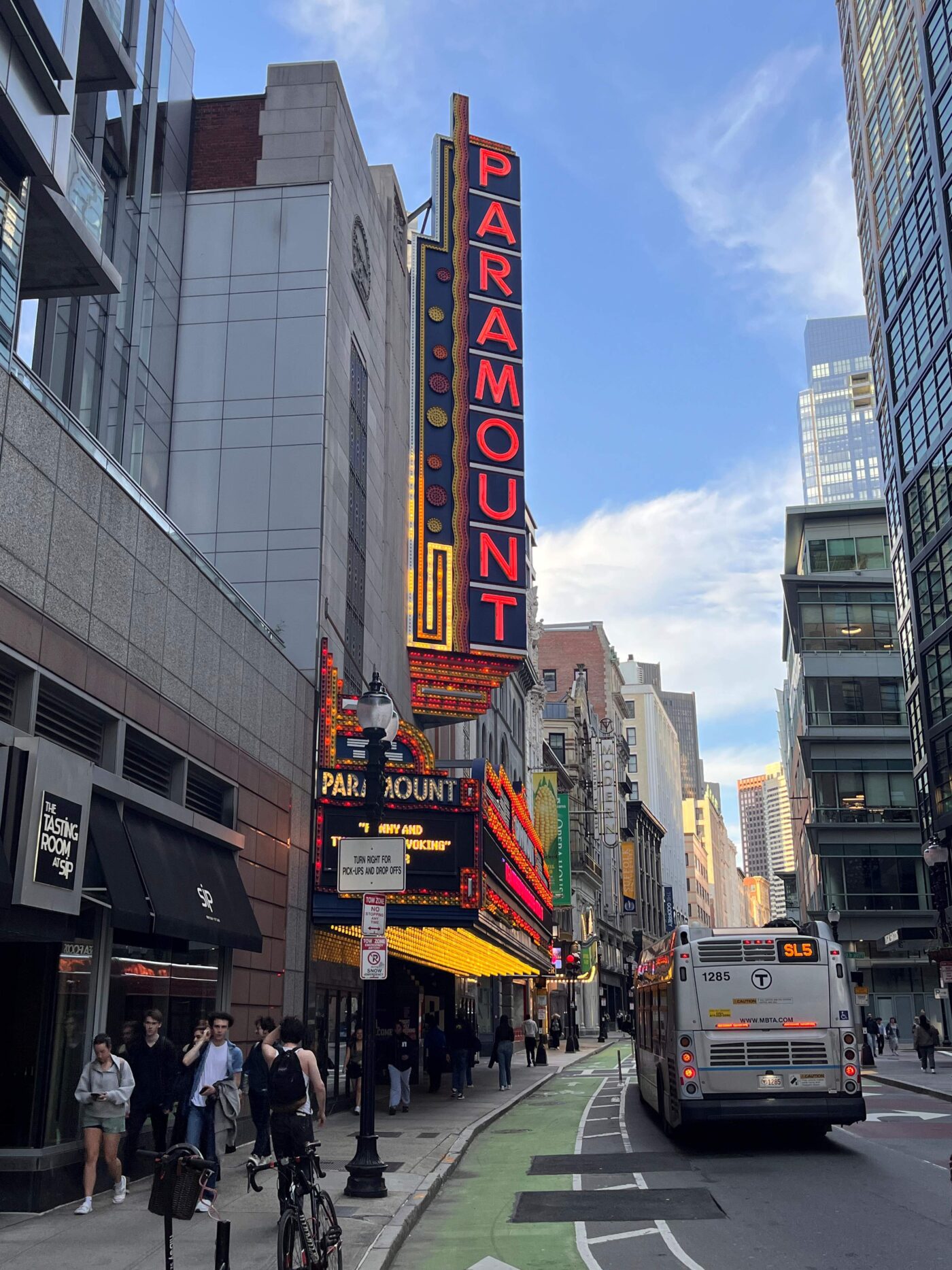 things to do in Boston Paramount Theater