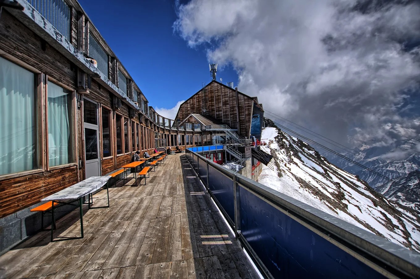10 Highest Hotels in the World - Glacker Hotel Grawand
