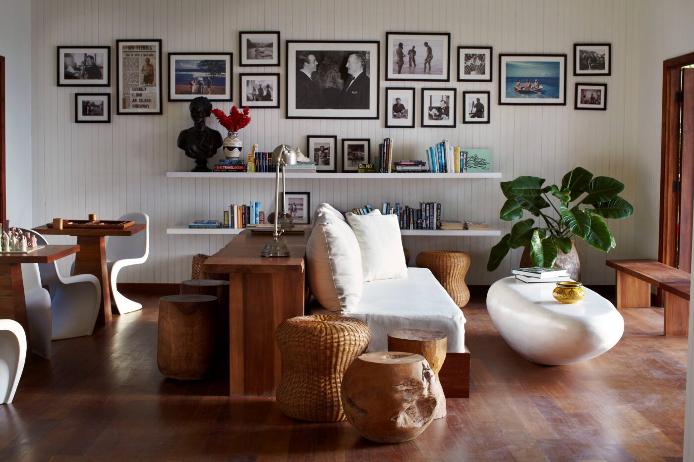 Where Writers Wrote GE Fleming Villa welcome lounge