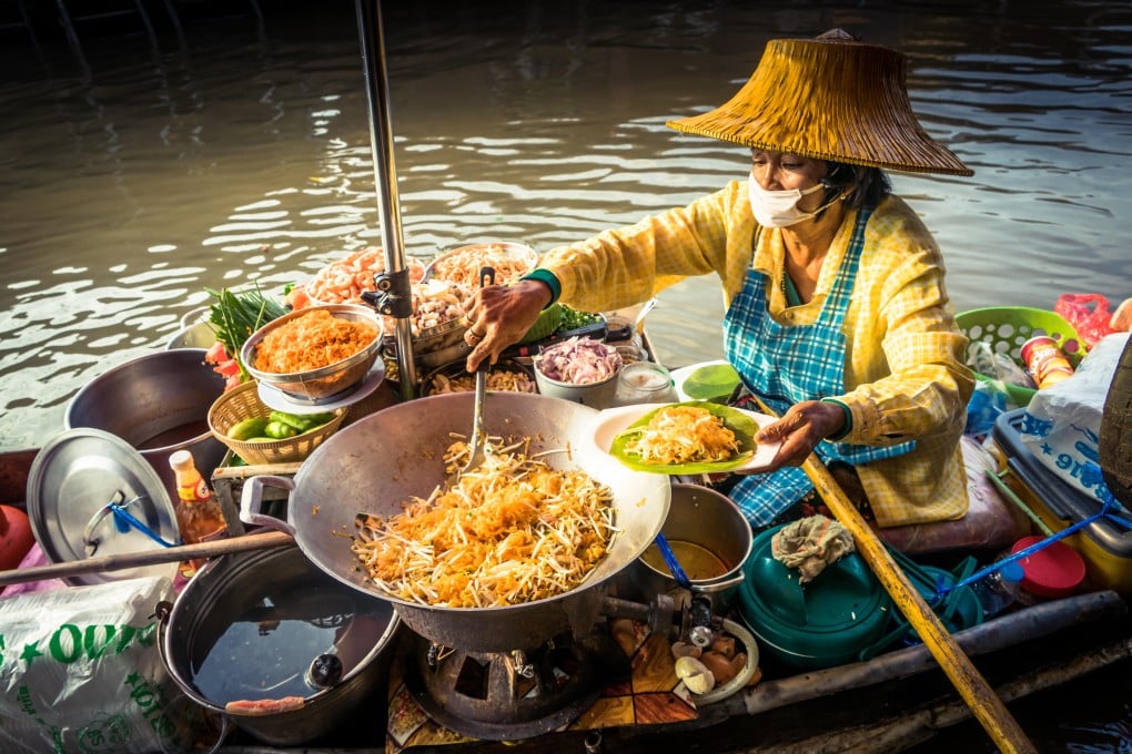 Travel Reviews Pad Thai street food