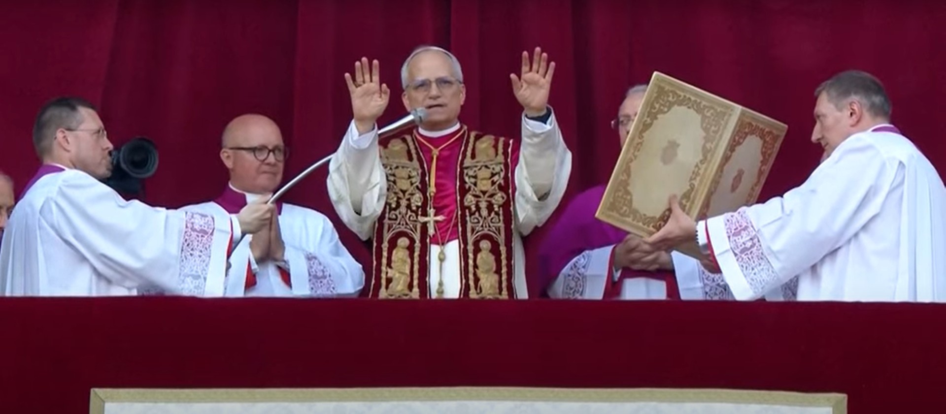 Travel Reviews Pope Leo's first Blessing